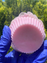 Load image into Gallery viewer, Loofah Cupcake + Soap
